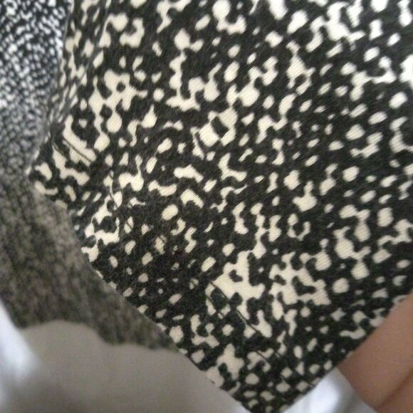 Talbot's Size M Shirt 3/4 Sleeve Black And White All Over Print - Picture 7 of 8